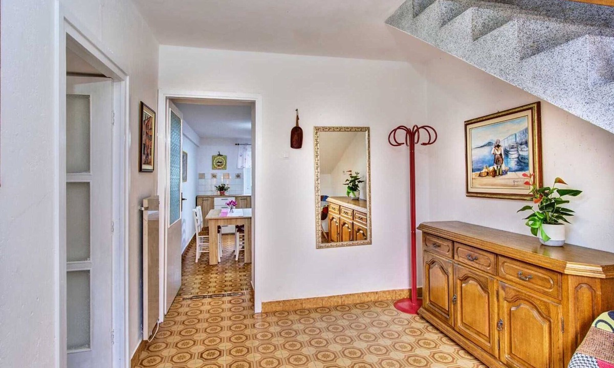 Cove Murtar Villa | Cozy 2-Bedroom Holiday Retreat Sleeps 5