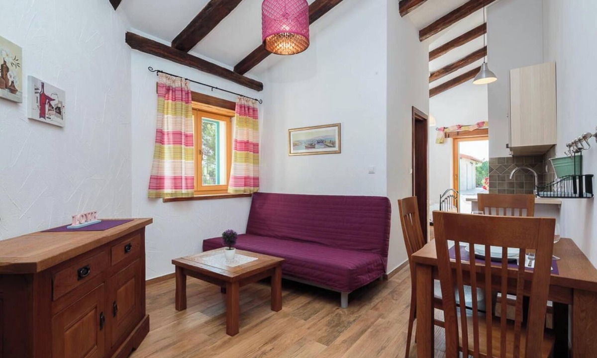 Primosten Burnji Apartment | Cozy Apartment with Pool in the Heart of Dalmatian Countryside