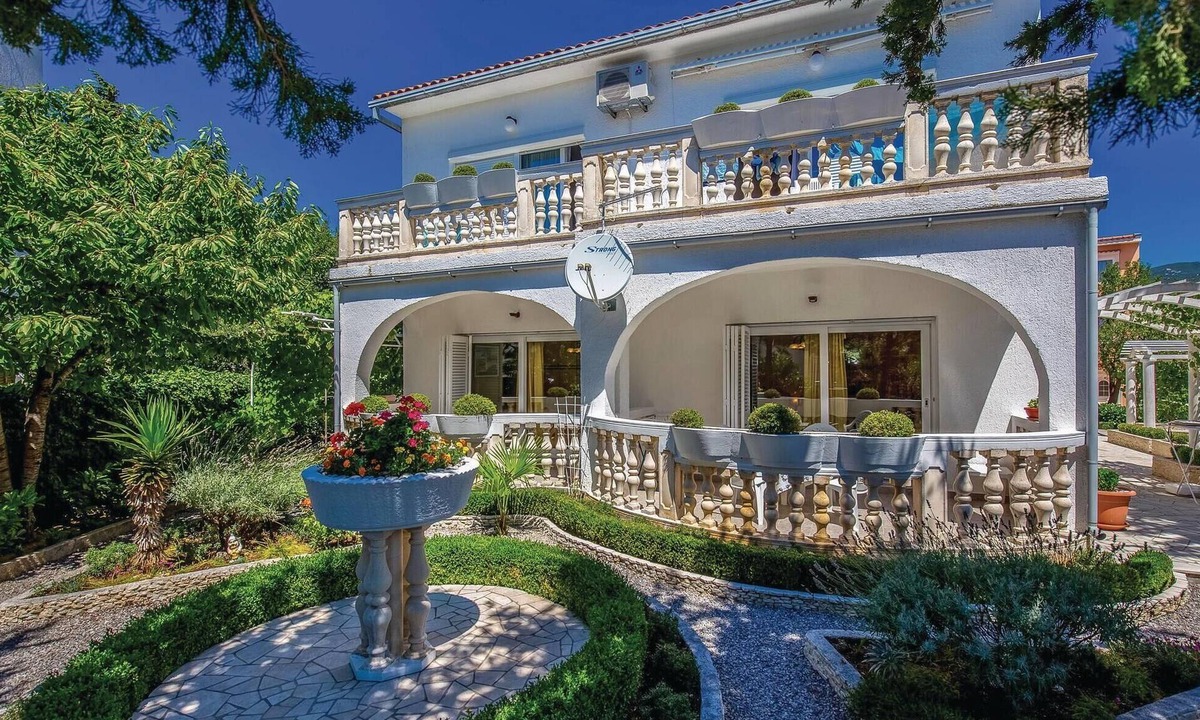 Novi Vinodolski Apartment | Cozy apartment in Novi Vinodolski with WiFi