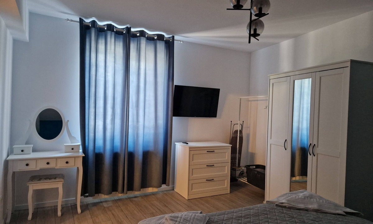 Mangalia Condo | Cozy apartment in charming Mangalia with AC,WiFi,free Parking beach side.Central
