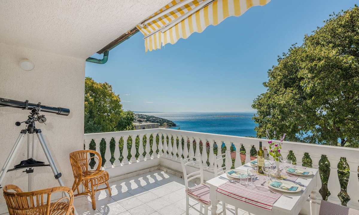 Stara Baska Apartment | Cozy apartment in Stara Baska with WiFi
