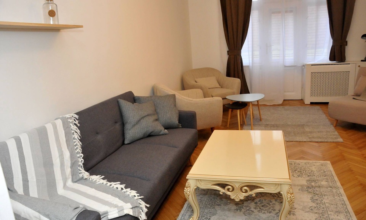 Oradea Apartment | Cozy Apartment near Queen Marie Theatre