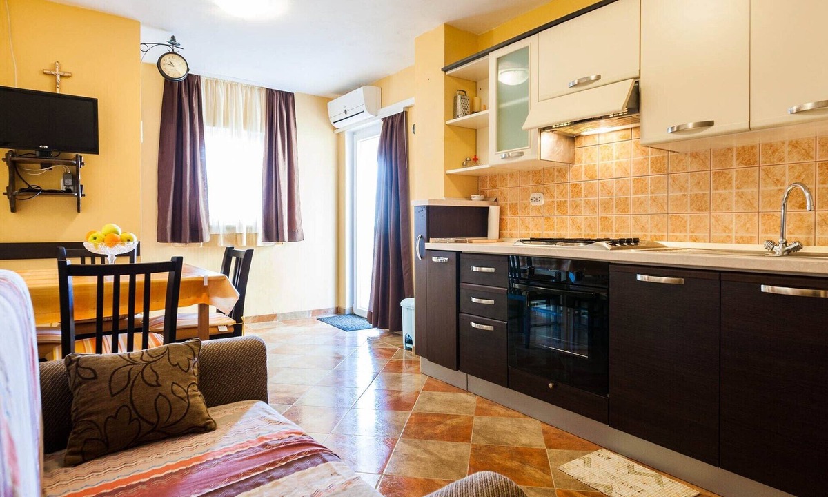 Vinjerac Apartment | Cozy Apartments in Zadar with Sea and Mountain Views - One Bedroom Apartment with Balcony (owner 1)