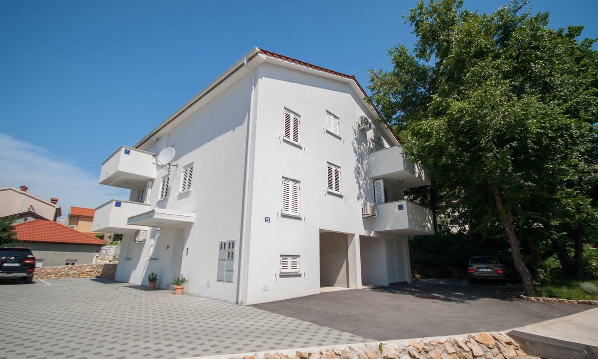 Baska Apartment | Cozy Couple's Paradise - Pet Friendly, Parking Included
