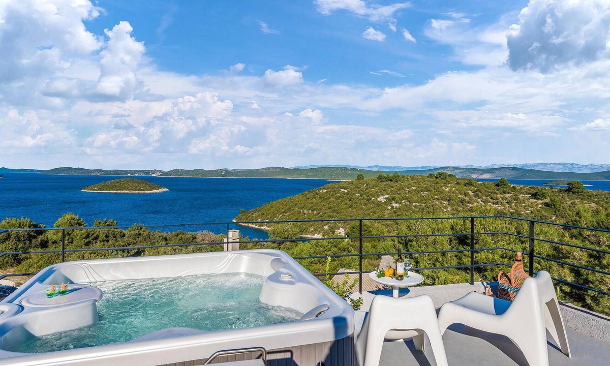Dragove House | Cozy home in Dragove with house sea view