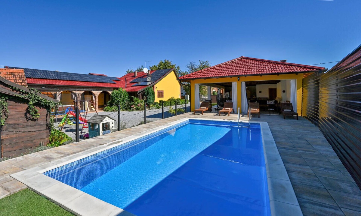 Velika Trnovitica House | Cozy home in Gornja Ploscica