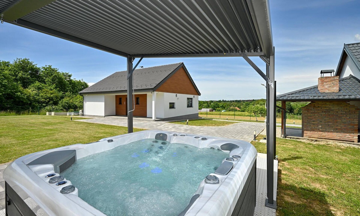 Hrascina House | Cozy home in Husinec with sauna