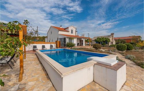 Velim House | Cozy Home In Krkovic With Sauna