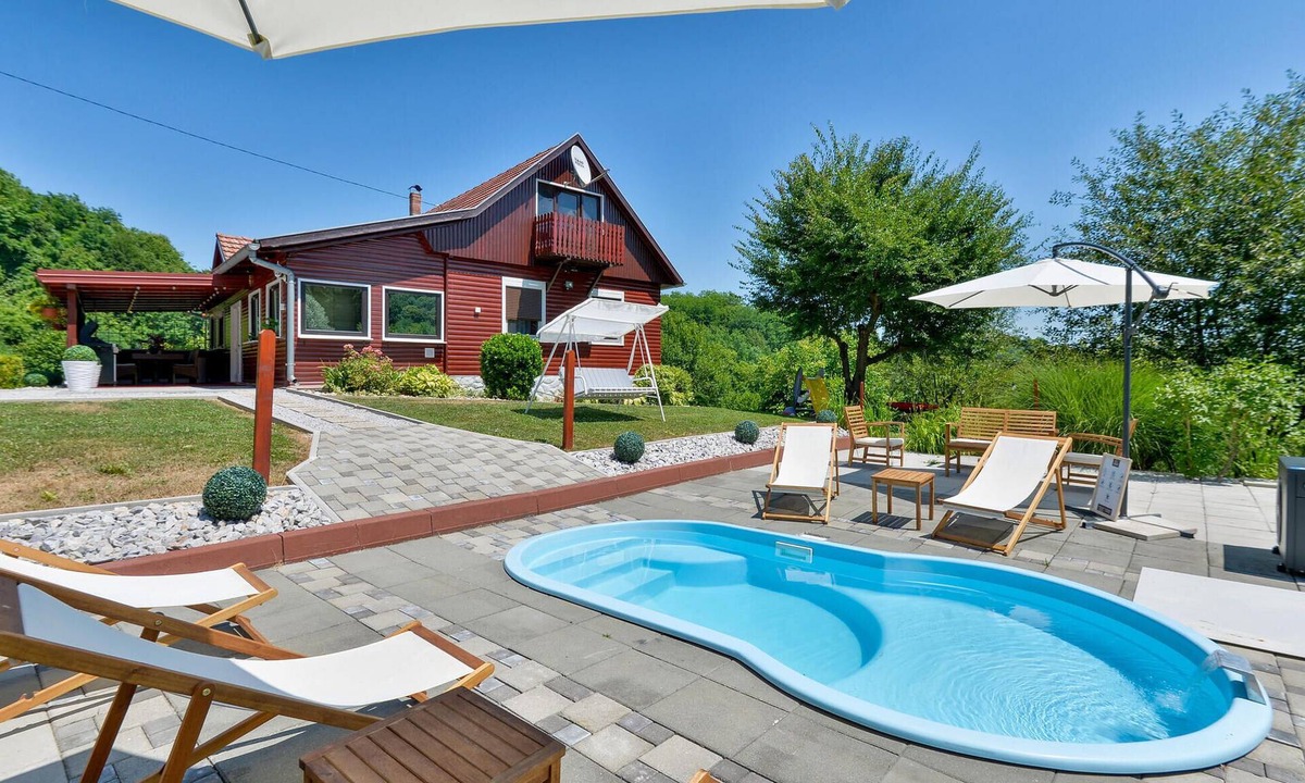 Veliko Trgovisce House | Cozy home in Mrzlo Polje with sauna