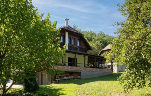 Petrinja House | Cozy Home In Petrinja With House A Panoramic View