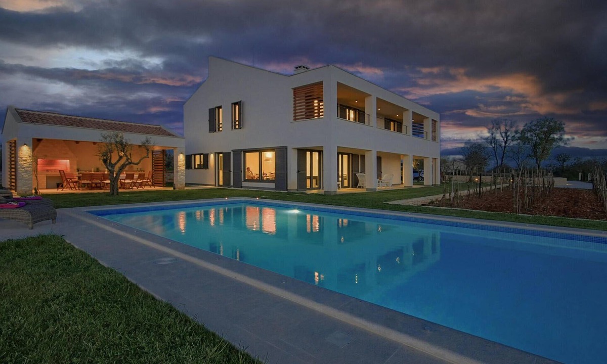 Svetvincenat House | Cozy home in Svetvincenat with sauna