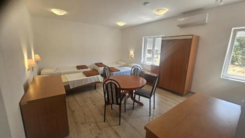 Klis Apartment | Crvenkapica apartments
