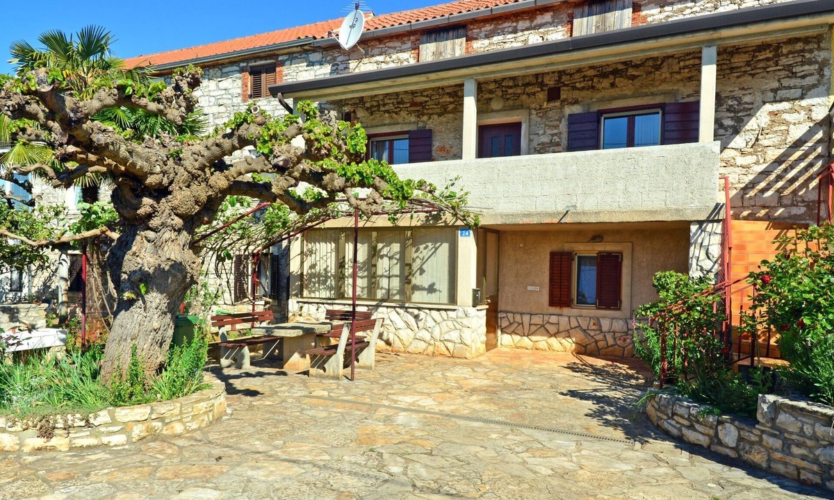 Babici Apartment | Cute apartment, Milena, Biribaci-Umag, with two balconies, garden, Wi-Fi
