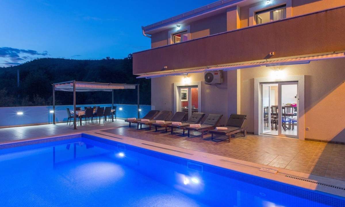 Trnbusi Villa | Deluxe Omis Villa | 4 Bedrooms | Villa Tomic | Private Pool | Perfect for.