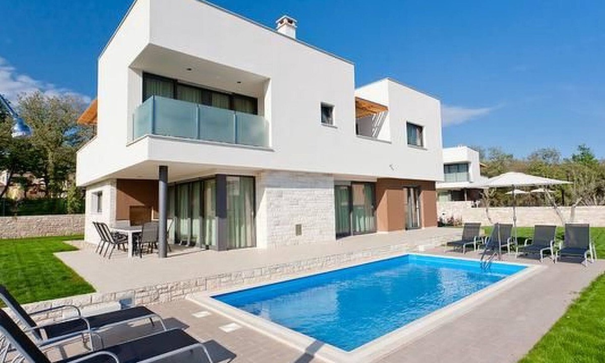 Karigador House | Designvilla mit Dachterrasse und Panoramablick by Interhome