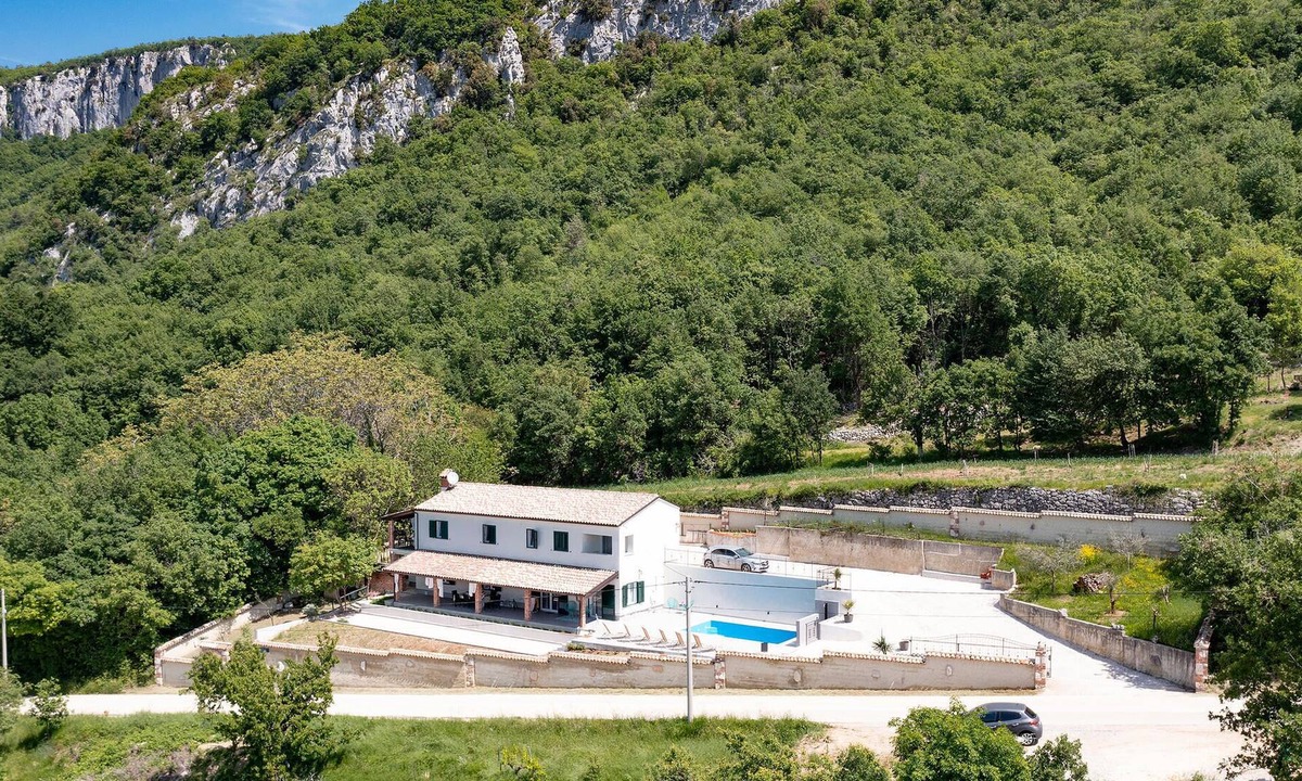 Dolenja Vas House | Do you want a unique vacation in a luxurious house in nature in Croatia with memories for a lifetime