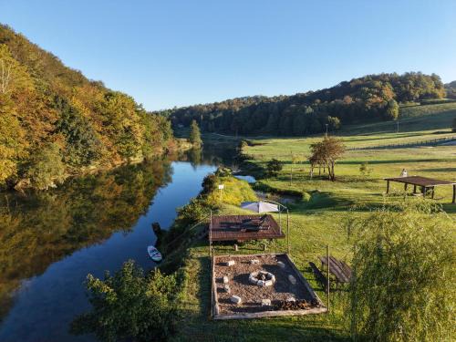 Karlovac Villa | Dobra Vila I Riverside Cabin Retreat