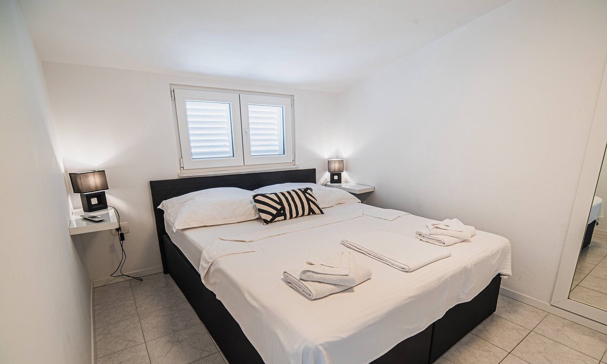 Vodice Apartment | Downtown Park Apartment with Balcony 6