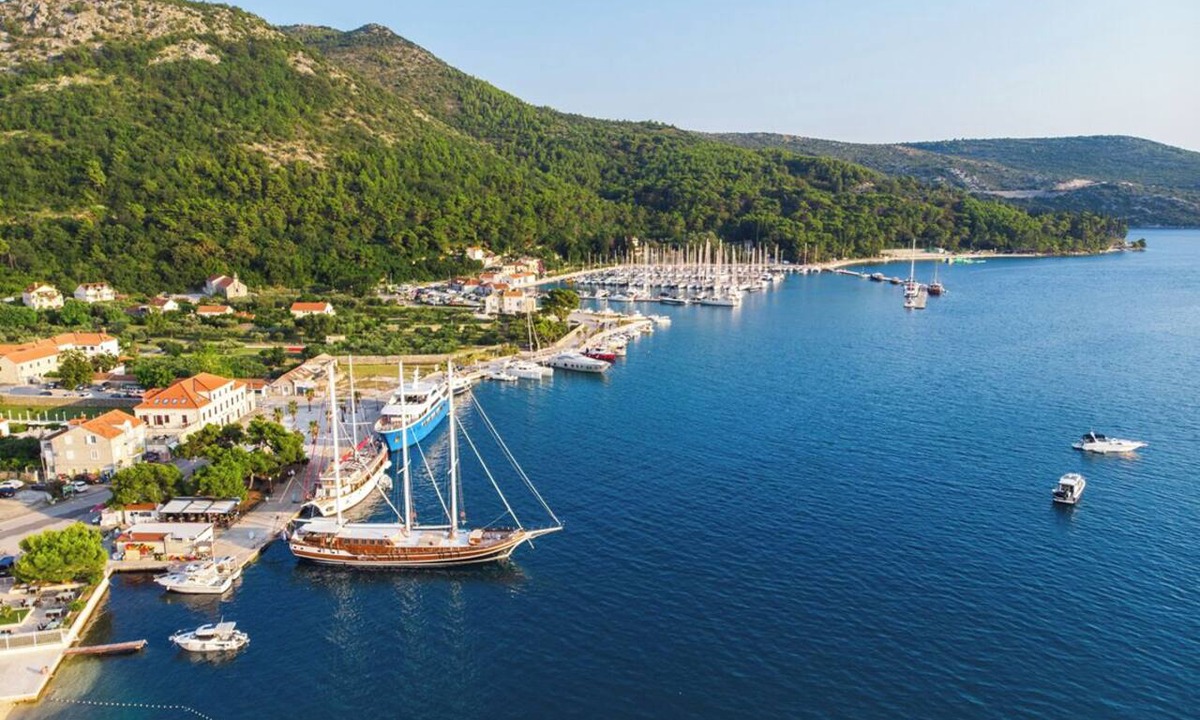 Slano Boat Rental | Dubrovnik Delight: A Luxurious Sun and Beach Sailing Experience