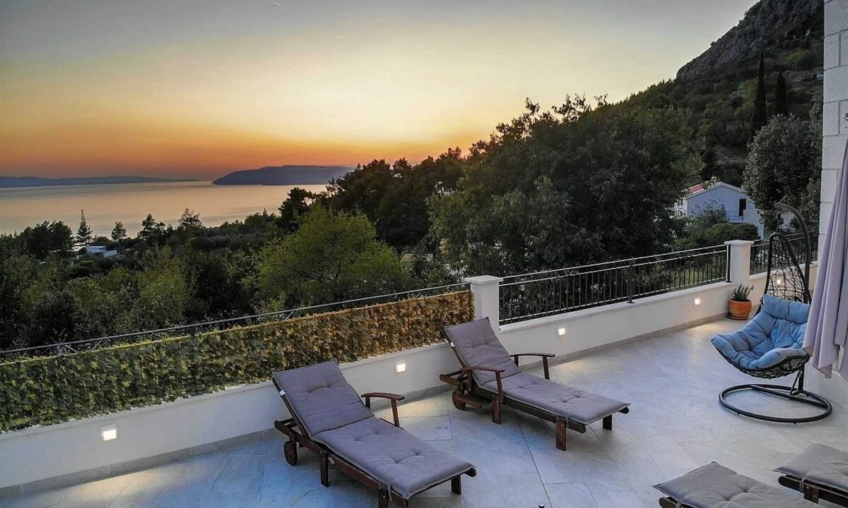 Makarska Villa | Elegant Villa, Private Pool, Jacuzzi, Sauna, Games Room, Stunning Sea Views on the Makarska Riviera!