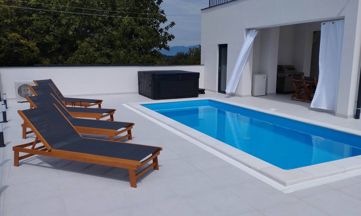 Gornja Stubica Villa | Elegant villa with pool, jacuzzi, and sauna in green Zagorje.