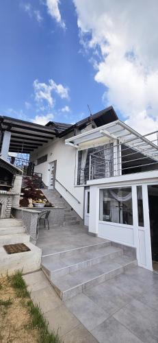 Hrascina House | Elis