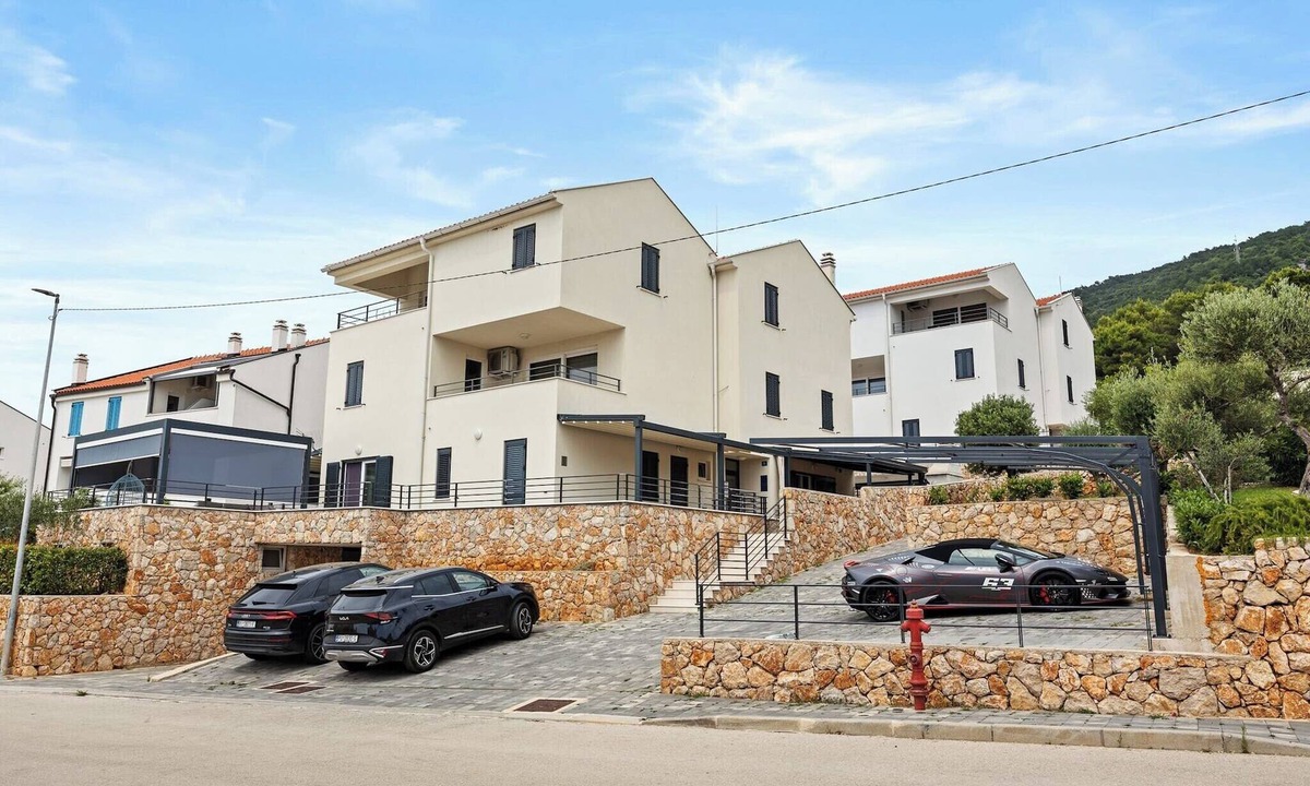 Cres Apartment | Enchanting Summer Apartment with Sea View