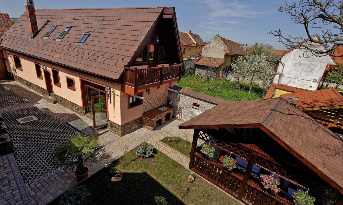Vladeni House | Enclosed house recently converted into a holiday villa (2010), with a private indoor pool and jacuzzi, an outdoor kitchen and a grill area