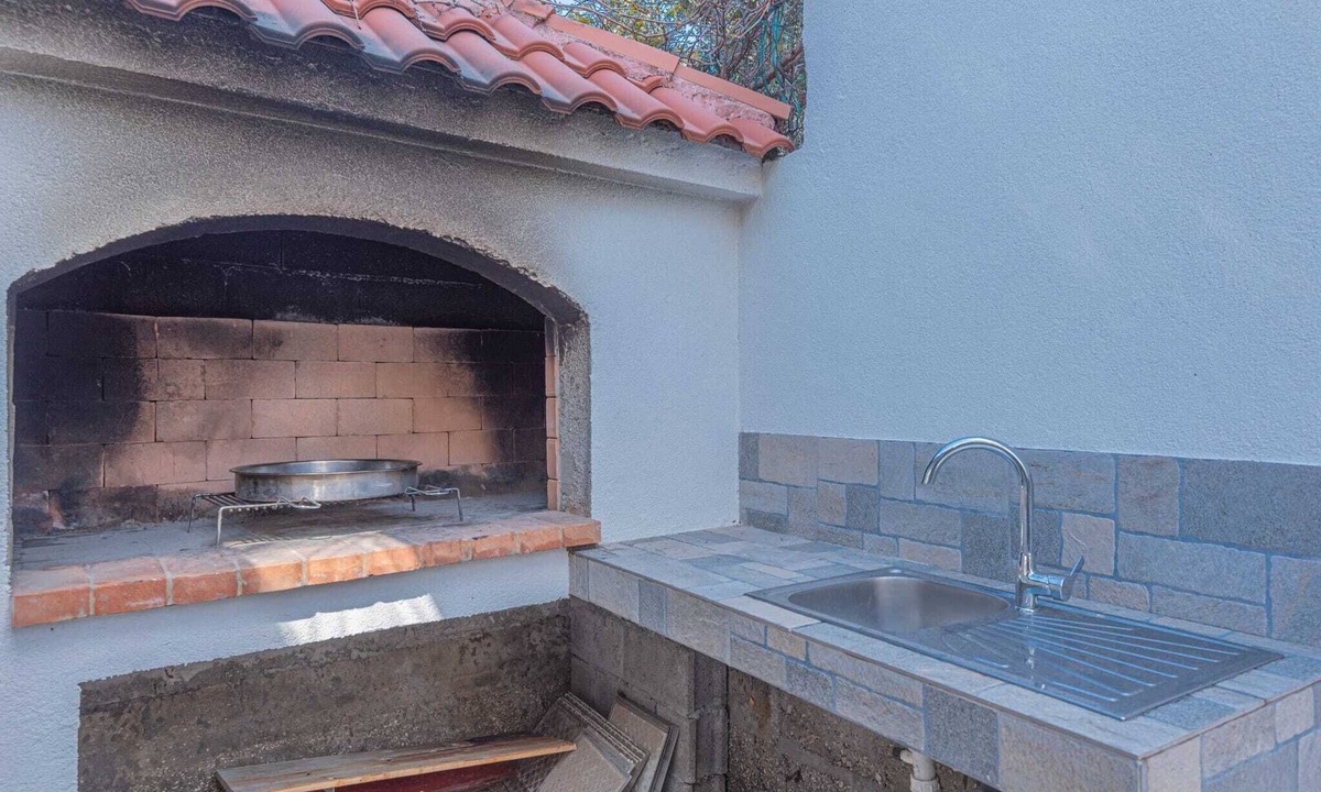 Grebastica House | Enjoy a Holiday Home Family Fun with Sea View right on the beach, Pet Friendly