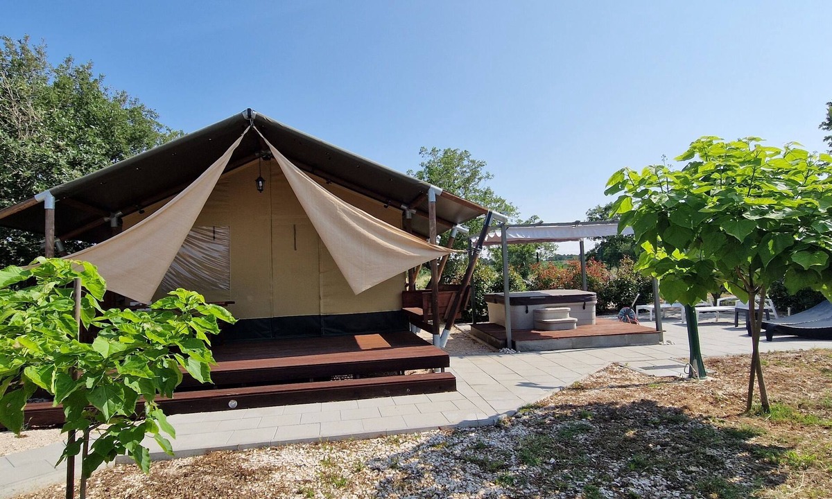 Biograd na Moru Cottage | Escape to Nature:Glamping Tents in Biograd, Close to Beaches and the City Center