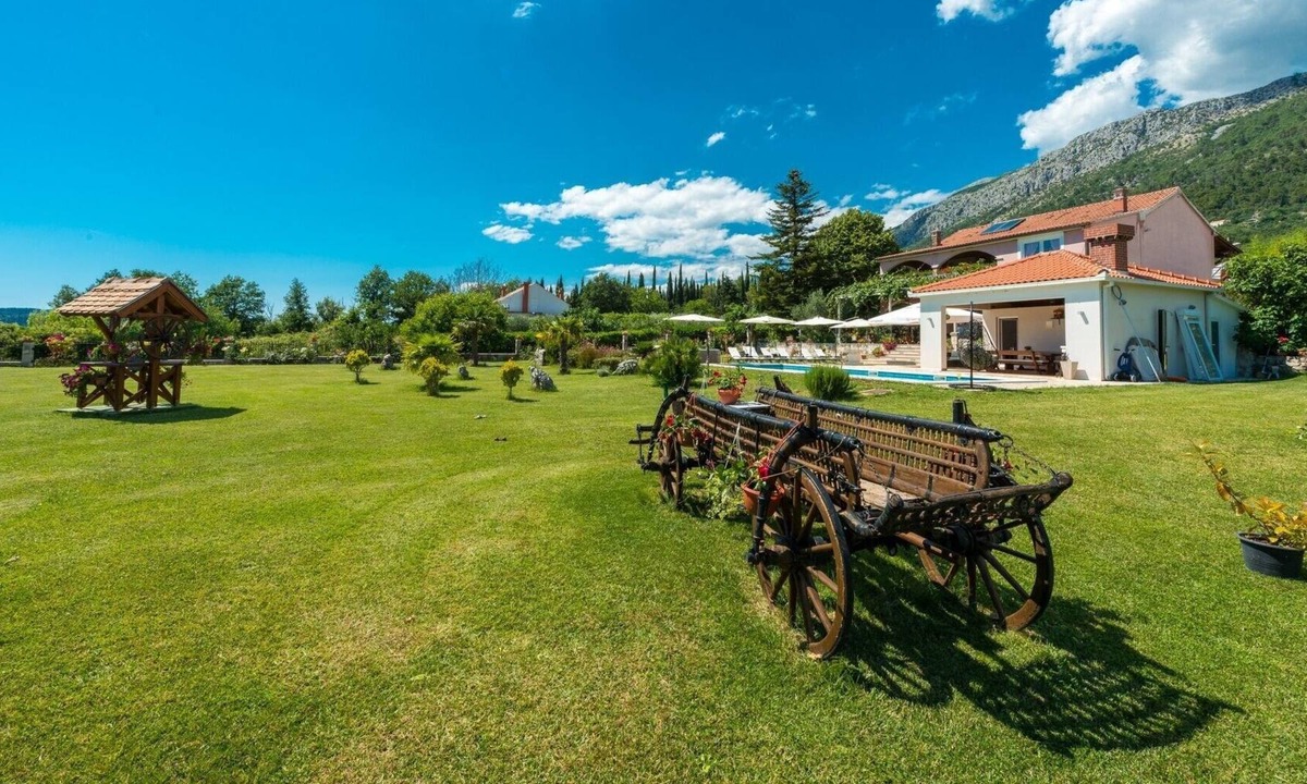Konavle Villa | Excellent Konvale Villa | Four Bedrooms | Villa Thousand Roses | Hot Tub | Sauna