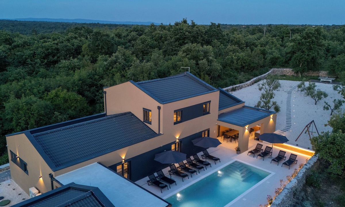 Jursici Villa | Exclusive luxury villa Viktor with 7 bedrooms for families & groups