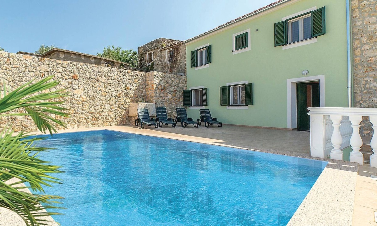 Banj Apartment | Experience the right feel-good atmosphere in these tastefully furnished apartments in the traditiona