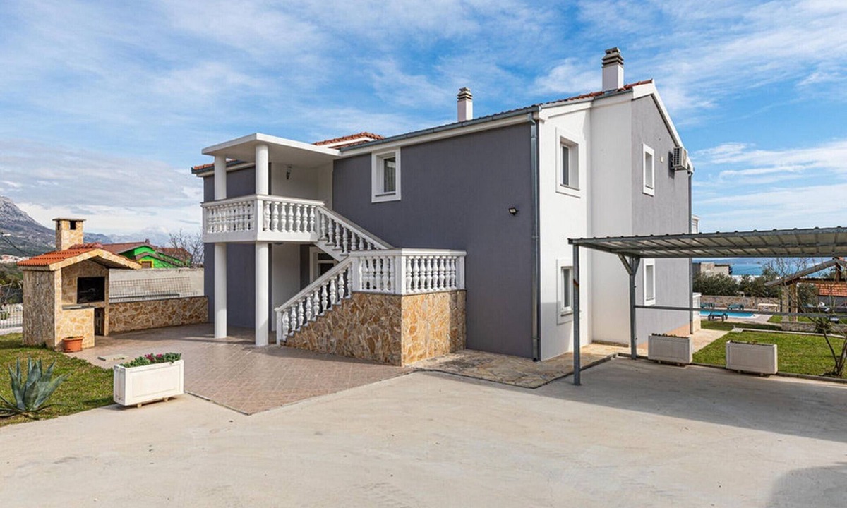 Rudine Villa | Exquisite Spacious Villa Bufaline with Pool and Gym - Eight Bedroom Villa with Pool and Gym
