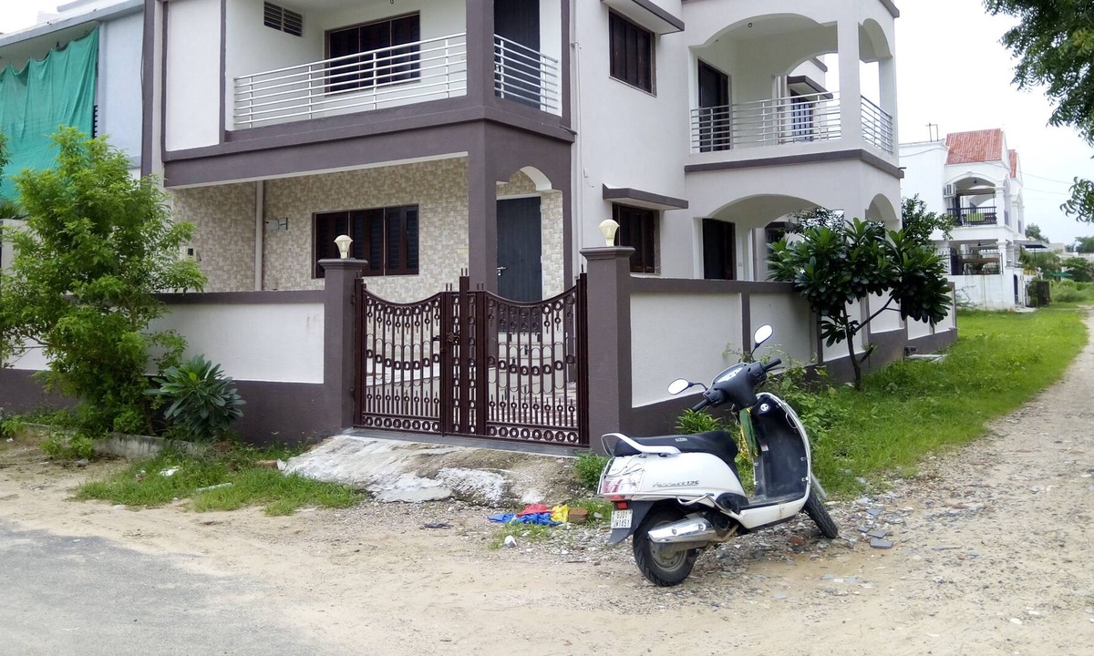 Sanand House | Family-4 BHK House-2 floor-Parking-Garden-2700 sq foot