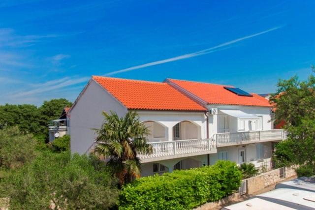 Sveti Filip i Jakov Apartment | Family apartment Snjezana