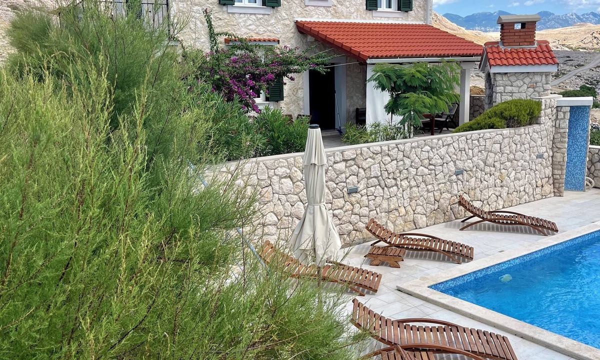 Zubovici Villa | Family friendly 2-bedroom villa with private heated pool near sea