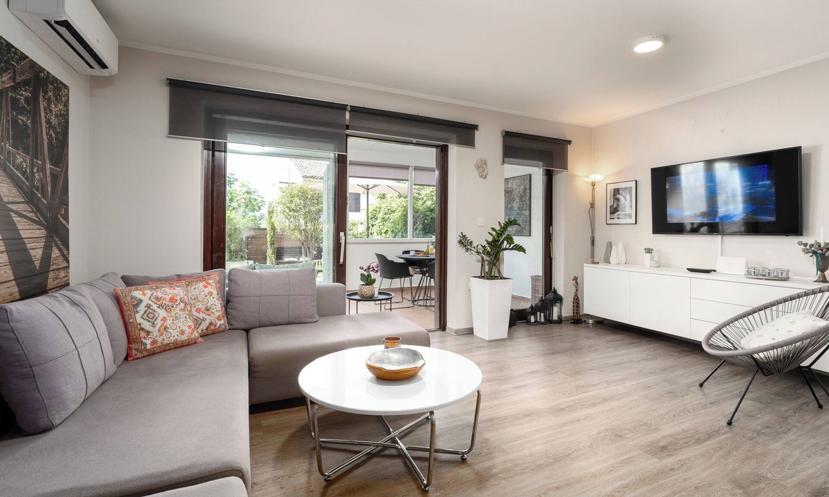 Porec House | Family-friendly,air-conditioned, quiet location, garden, barbecue, pets welcome.