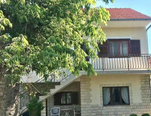 Drnis House | Family friendly holiday home "Ana" with pool