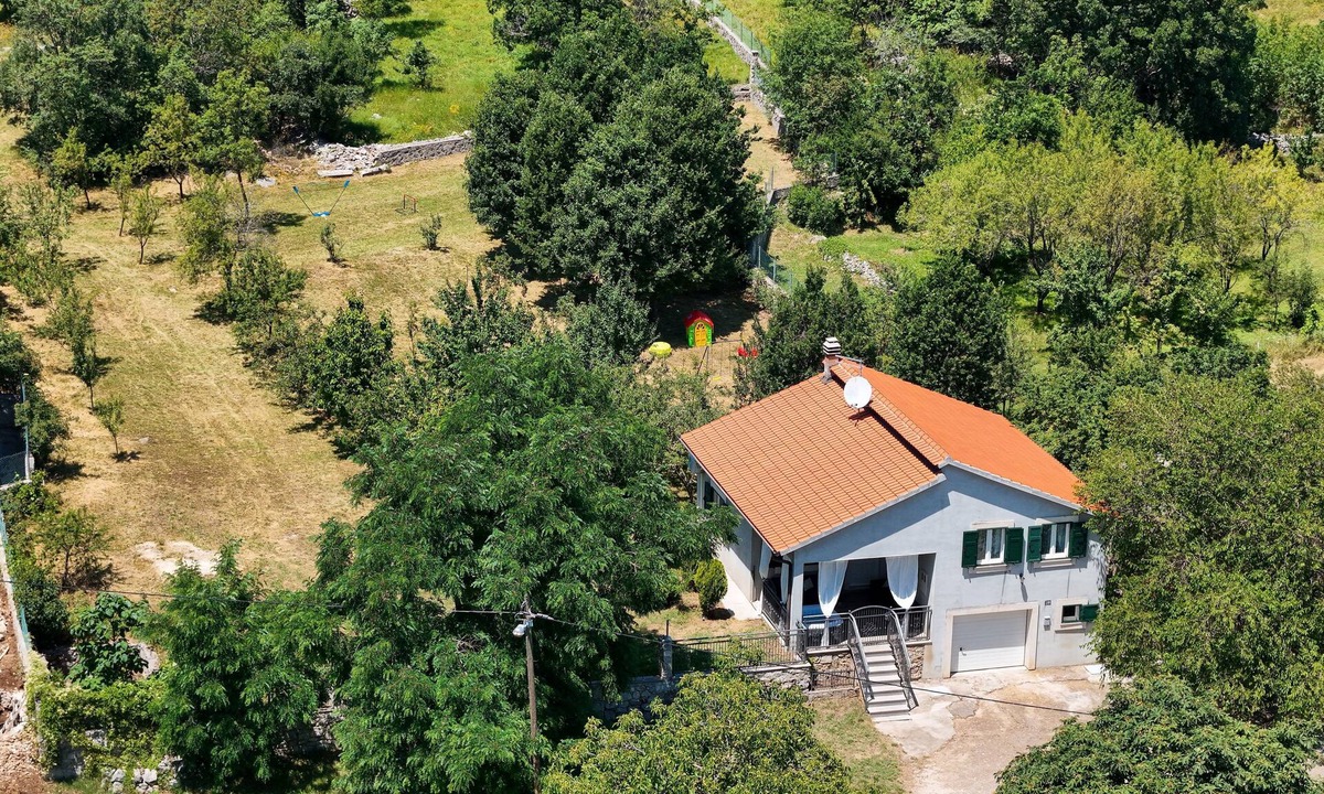 Vrlika House | Family-friendly house with hot tub Maovice, Zagora (K-24306)