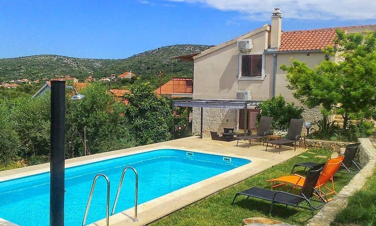 Vinisce House | Family friendly house with a swimming pool Vinišće, Trogir (K-7510)