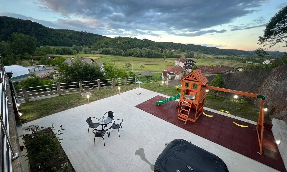Mace House | Family-friendly house with hot tub Veliki Komor, Zagorje (K-23212)