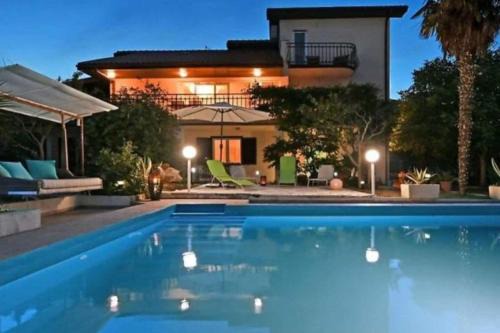 Businci House | Family friendly house with a swimming pool Mavarstica, Ciovo - 25200