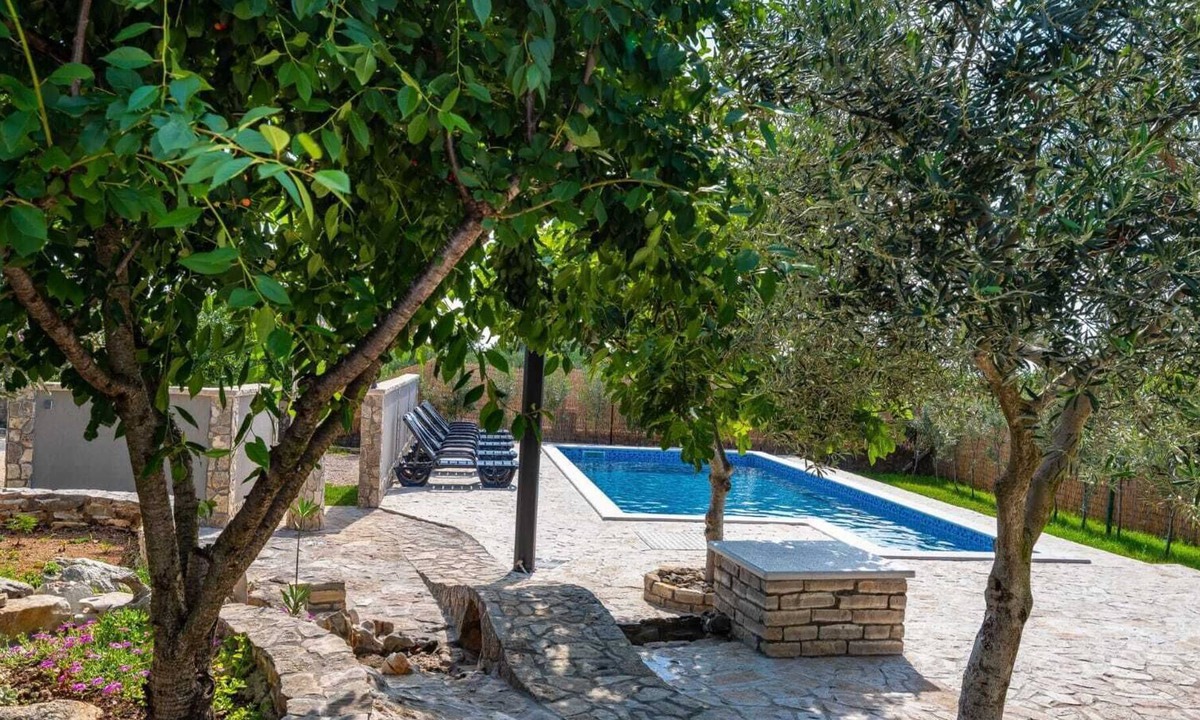 Benkovac House | Family friendly holiday home with swimming pool - AE1186