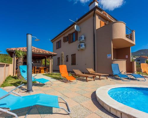 Povile Apartment | Family house with swimming pool