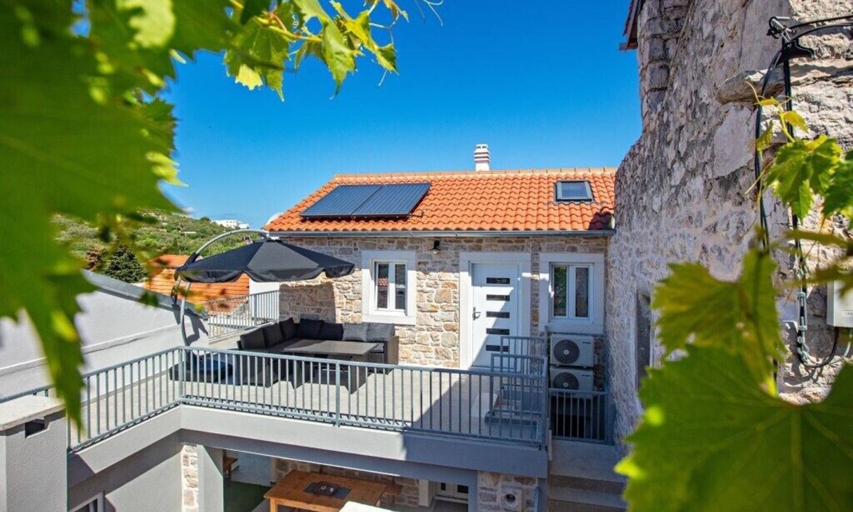 Betina House | Fantastic vacation home Villa Lili on the idyllic island of Murter, Croatia