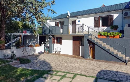 Polje House | Five-Bedroom Holiday Home In Polje