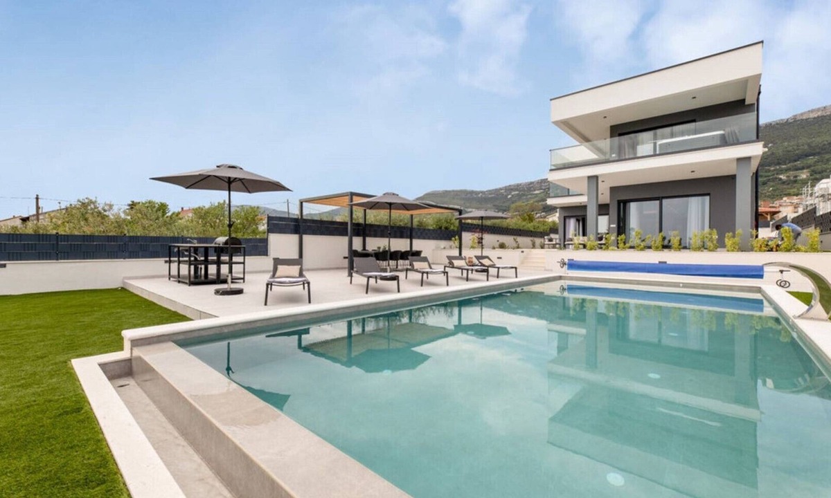 Kastel Stari Villa | Five Bedroom Luxury Villa,Pool,Jacuzzi,Sauna,Gym