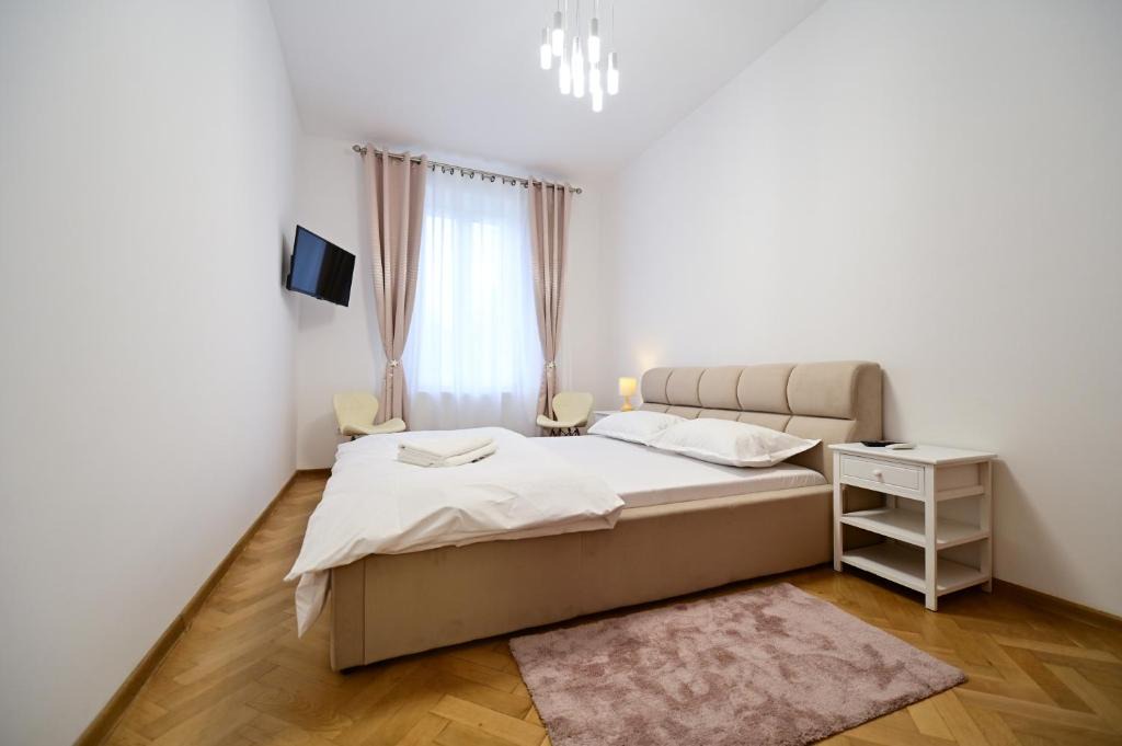 Center Apartment | FLH - Kaly's Place