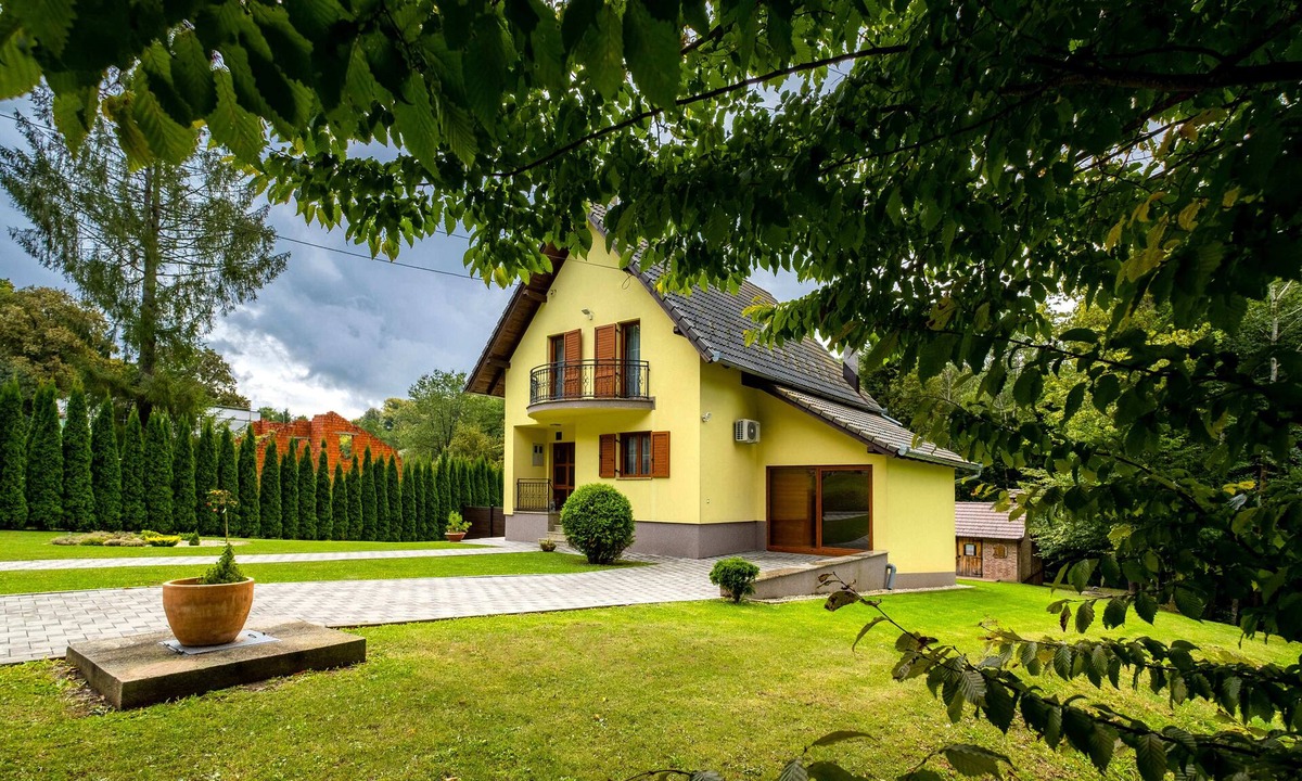 Brestovac Villa | Forest house with jacuzzi, sauna, pool, barbecue, and kids’ playground